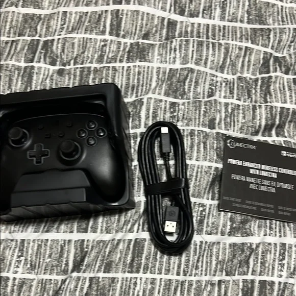 Nintendo Black Wireless Controller for Switch - Picture 3 of 4